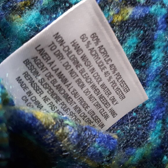 Beautiful Shawl by Etereo - Vivid colors of turquoise and green - Picture 8 of 8